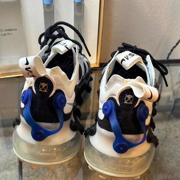 Nike White and Black Athletic Shoes like new - Picture 3 of 15